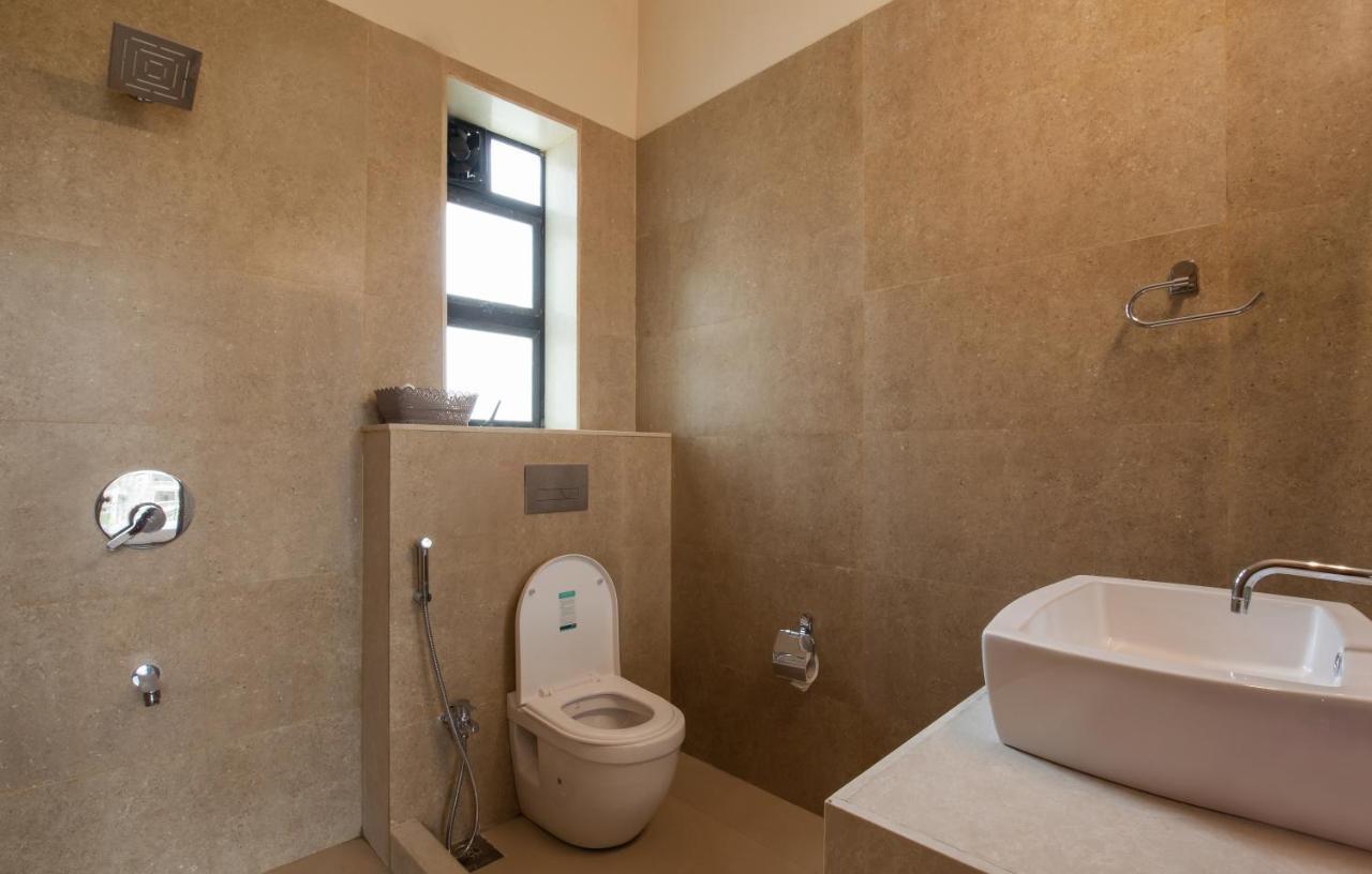 Stayvista'S Greenwoods Villa 10 - City-Center Villa With Private Pool, Terrace, Lift & Carrom Board 로나발라 외부 사진