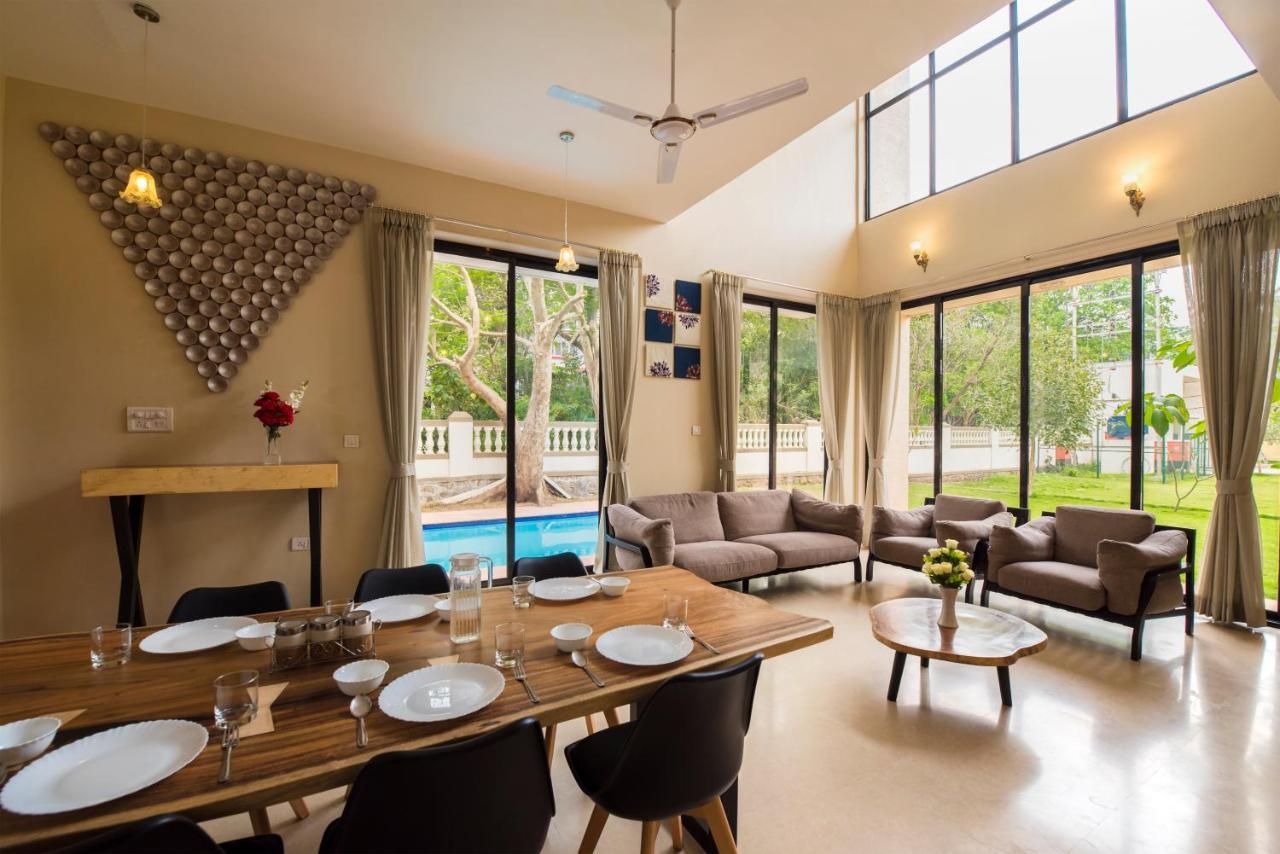 Stayvista'S Greenwoods Villa 10 - City-Center Villa With Private Pool, Terrace, Lift & Carrom Board 로나발라 외부 사진