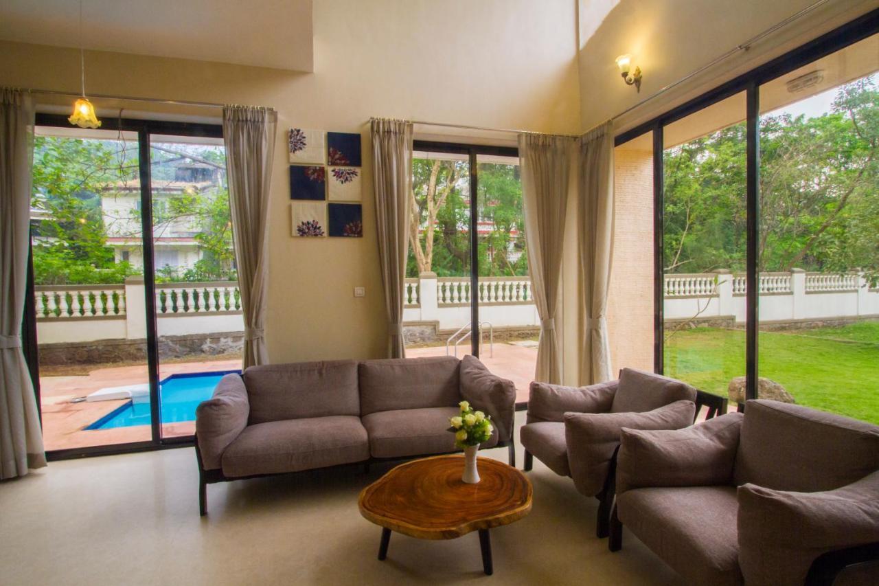 Stayvista'S Greenwoods Villa 10 - City-Center Villa With Private Pool, Terrace, Lift & Carrom Board 로나발라 외부 사진
